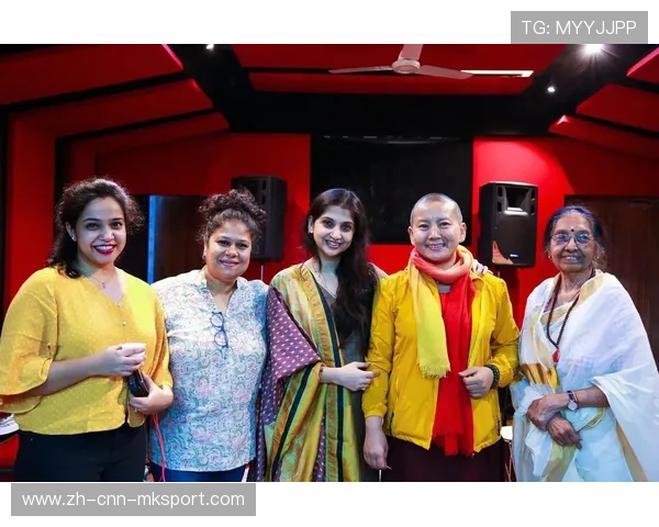 印度主场氛围太炸，全场歌声不停，印度歌手演唱会