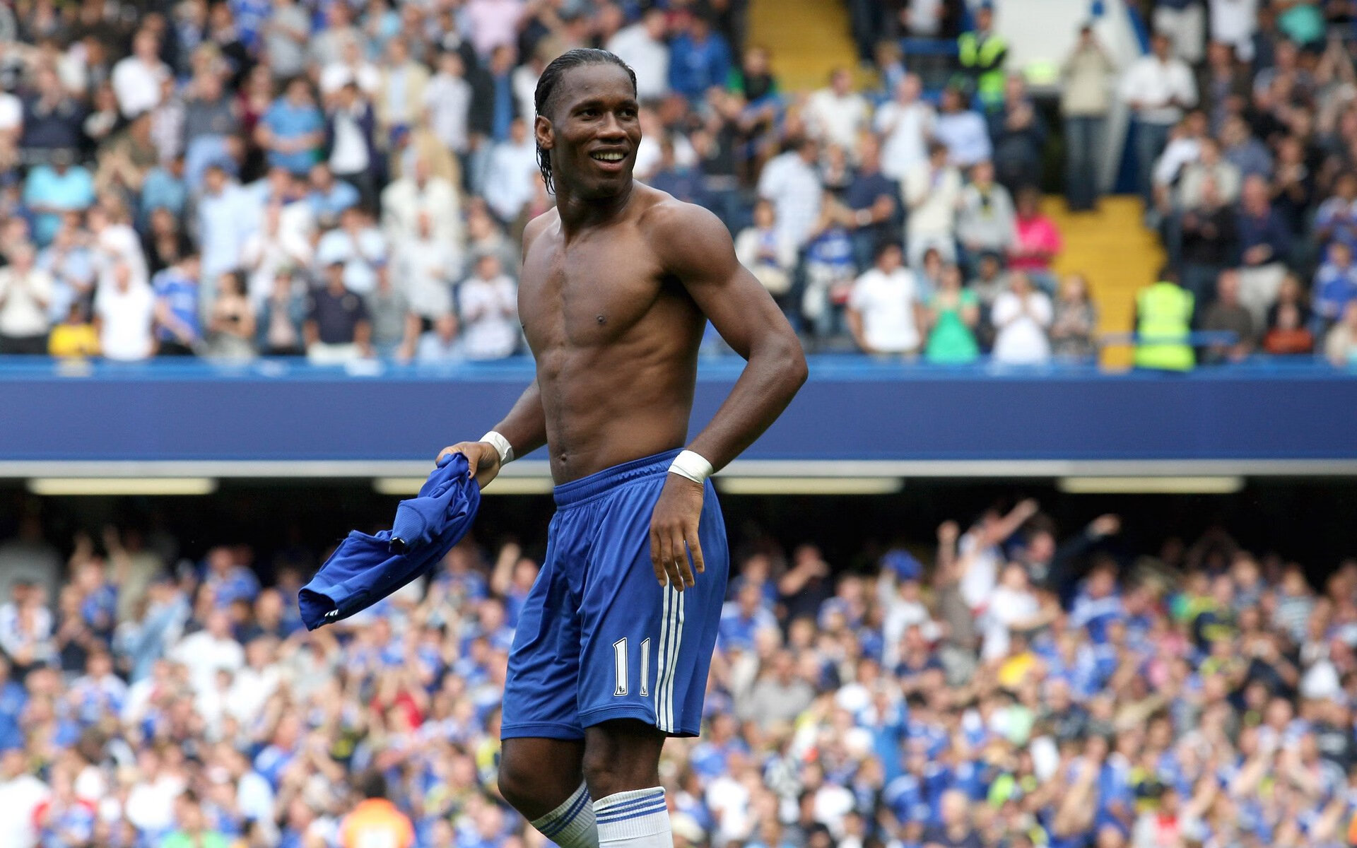 转会窗口开启在即，多队视线锁定新星前锋，转会新闻汇总